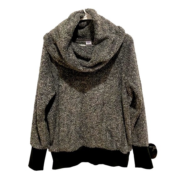 Te Verde Grey Cowl Neck Fleece Eyelash
Pullover Sweater Size M - Picture 5 of 16